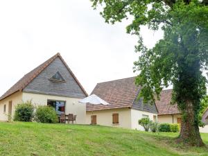 Maisons de vacances Quaint Holiday Home in Lacapelle with Private Terrace : photos des chambres