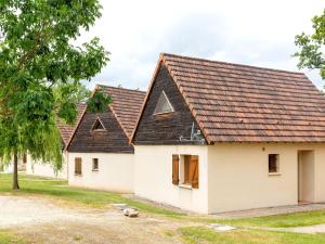 Maisons de vacances Quaint Holiday Home in Lacapelle with Private Terrace : photos des chambres