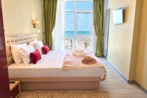 Beachfront Sea View Apartment - Spa Pools beach Resort