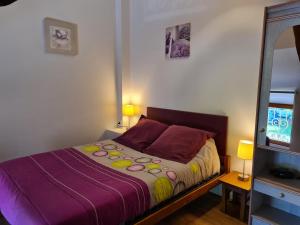 Maisons de vacances Gite Clery-Saint-Andre, 3 pieces, 4 personnes - FR-1-590-36 : photos des chambres