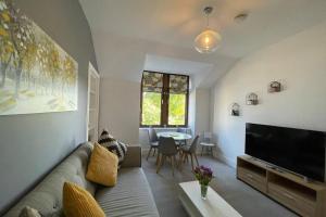 No 10 Immaculate City Centre, Top Floor 2 Bed Flat with Free Parking