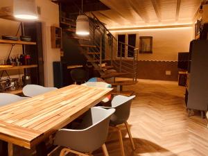 Charming Attic Apartment With Balcony & Swimming Pool