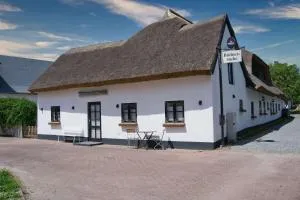 nah am Meer, ruhige Lage, gratis Nutzung vom AHOI Erlebnisbad und Sauna in Sellin - Haus Büdnerstube FeWo 1 - Kleinhagen