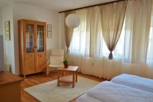 Cozy studio in "Hill Top"