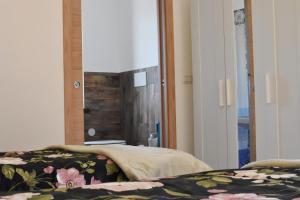 Zweibettzimmer mit Balkon