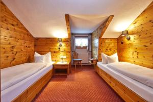 Two-Bedroom Apartment room in Gästehaus Sonnenheim