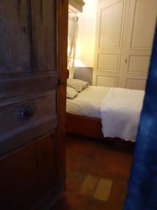 B&B / Chambres d'hotes La Tour Mandot : Chambre Double - Occupation simple - Non remboursable