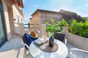 Sea and Lemon Tree apartment