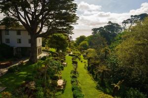 Maenporth Road, Falmouth, TR11 5HT, England.