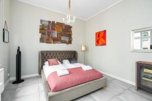 Modish Studio Poznan Old Town by Renters