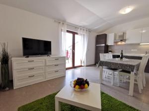 ANTON 2 Apartment with terrace and beautiful sea view