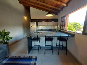 Mamanguá - Apto c piscina, 50mts da praia, cozinha, churrasqueira, ar con, WiFi, netflix, garagem