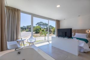 live hotel boutique adults only