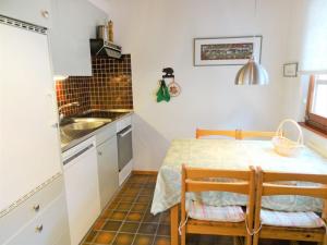 Apartment Aragon T100 by Interhome