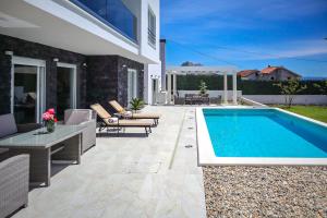 Villa Angelus with heated pool 