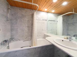 Apartment Le Bristol B11 by Interhome