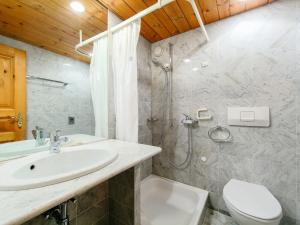 Apartment Le Bristol B11 by Interhome