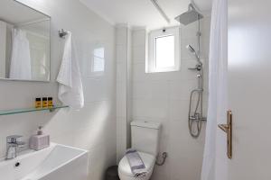 Queen Room with Sea View room in Adele Riva
