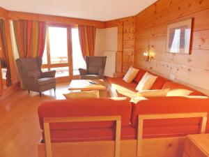 Apartment Le Bristol B52 by Interhome