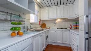 Three-Bedroom Apartment room in Marina Charming 3BDR Duplex by LovelyStay