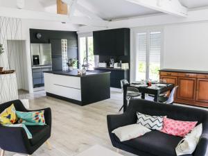 Maisons de vacances Holiday Home Chemin de Crabot by Interhome : photos des chambres