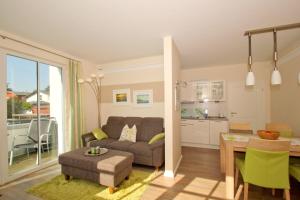 zentrumsnahe Ferienwohnung mit Balkon, gratis Nutzung vom AHOI Erlebnisbad und Sauna in Sellin, eigene Sauna - Villa Antje Whg 10