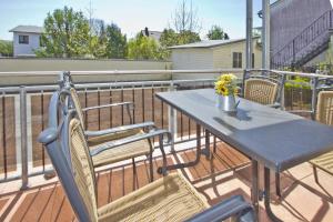 zentral aber ruhig, Balkon, gratis Nutzung vom AHOI Erlebnisbad und Sauna in Sellin - Villa Elisenhof FeWo 2