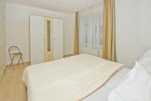 zentral aber ruhig, Balkon, gratis Nutzung vom AHOI Erlebnisbad und Sauna in Sellin - Villa Elisenhof FeWo 2