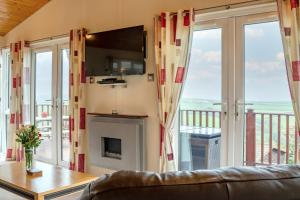 Finest Retreats - Whitsand Bay Lodge
