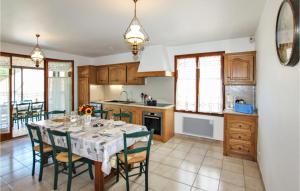 Maisons de vacances Nice Home In Rochefort-Du-Gard : photos des chambres