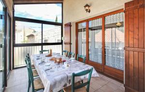 Maisons de vacances Nice Home In Rochefort-Du-Gard : photos des chambres