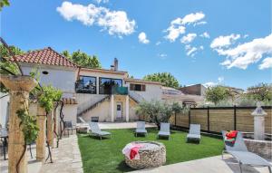 Maisons de vacances Nice Home In Rochefort-Du-Gard : photos des chambres