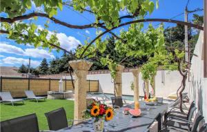 Maisons de vacances Nice Home In Rochefort-Du-Gard : photos des chambres
