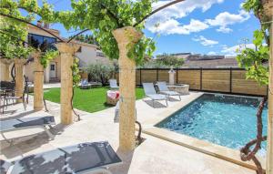 Maisons de vacances Nice Home In Rochefort-du-gard With 6 Bedrooms, Wifi And Outdoor Swimming Pool : photos des chambres