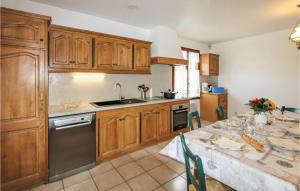 Maisons de vacances Nice Home In Rochefort-Du-Gard : photos des chambres