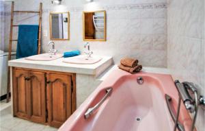 Maisons de vacances Nice Home In Rochefort-Du-Gard : photos des chambres