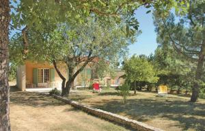 2 Bedroom Cozy Home In Saint Trinit