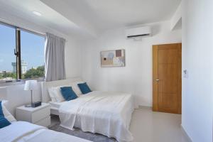 Escape Apartments, Balcony, Pool & Gym in La Julia