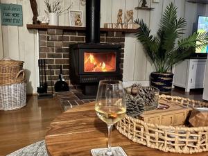 Coastal Country Retreat, Spa, fireplace, pet friendly, FREE WIFI wine & chocolates, Kilarney, 10 minutes to Phillip Island