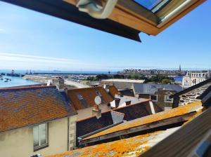 Appartement Saint Malo vue sur mer et sur intra muros, Ferry, plage et commerces à 50 m