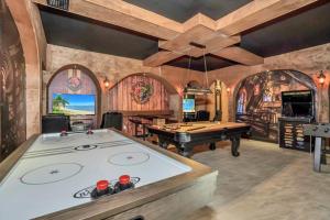 Nine-Bedroom House room in 9 Bed Storey Lake Themed Game Room home