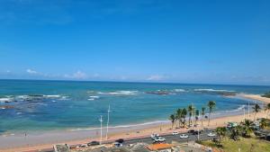 Loft aconchegante, vista mar lateral, vaga privativa