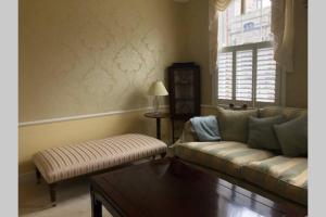 Luxury 2 bed Georgian Townhouse, Old Portsmouth