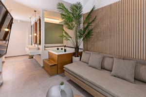Executive Suite with Hot Tub room in White Swan