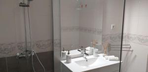 Pretty Sunny Guest Apartment