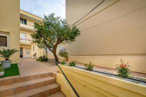 Family home w. yard in Beating Heart of Old Town