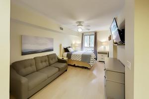 Studio Apartment room in Pilot House Hideout - Pool Hot Tubs & Gym condo