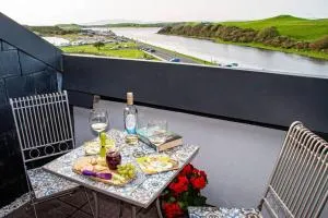 Ocean View Penthouse, The Harbour Mill, Westport - Moyour Bridge