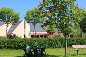 Hotels Au Relais de l'Oust : Chambre Lits Jumeaux avec Terrasse