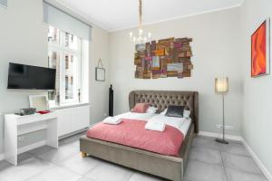 Modish Studio Poznan Old Town by Renters